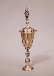 Lobierte Tasse mit Deckel, Augsburg, ca. 1600